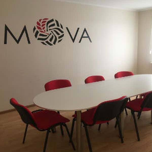 MOVA center - курси англійської мови